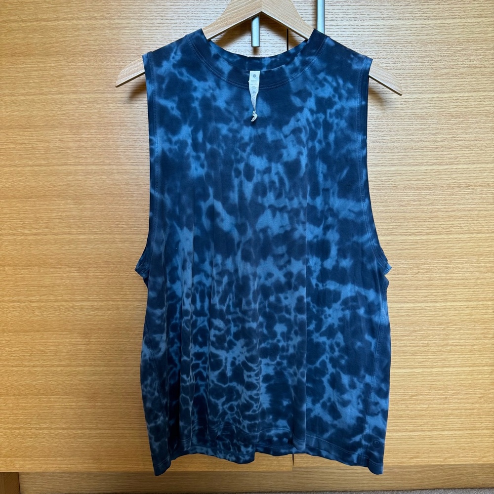 lululemon muscle tank top, women's size 8, blue Tie Dye tank